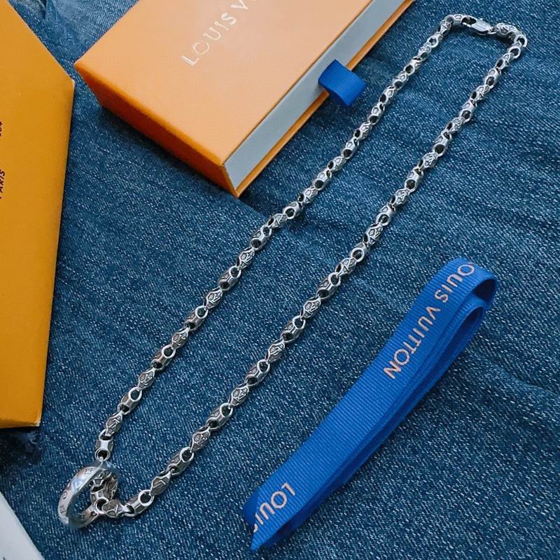 LV Necklace 03lyr297